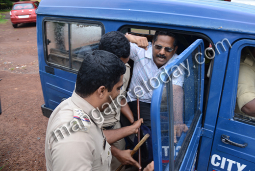  Prof. Bhagavan tries to stir hornet’s nest ; Hindu activists stage flash protest 1